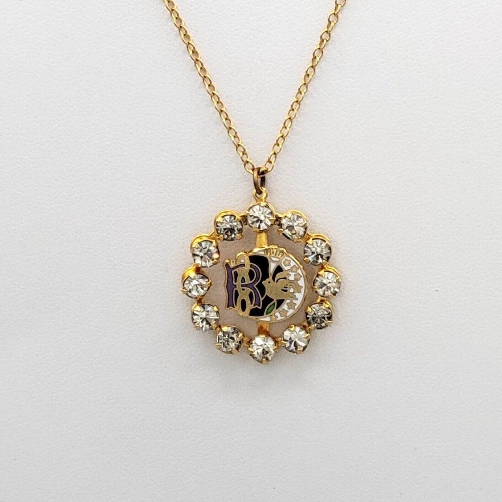 Womens Gold Tone Chain Round Pendant Crystal Detailed Fashion Necklace 16 in